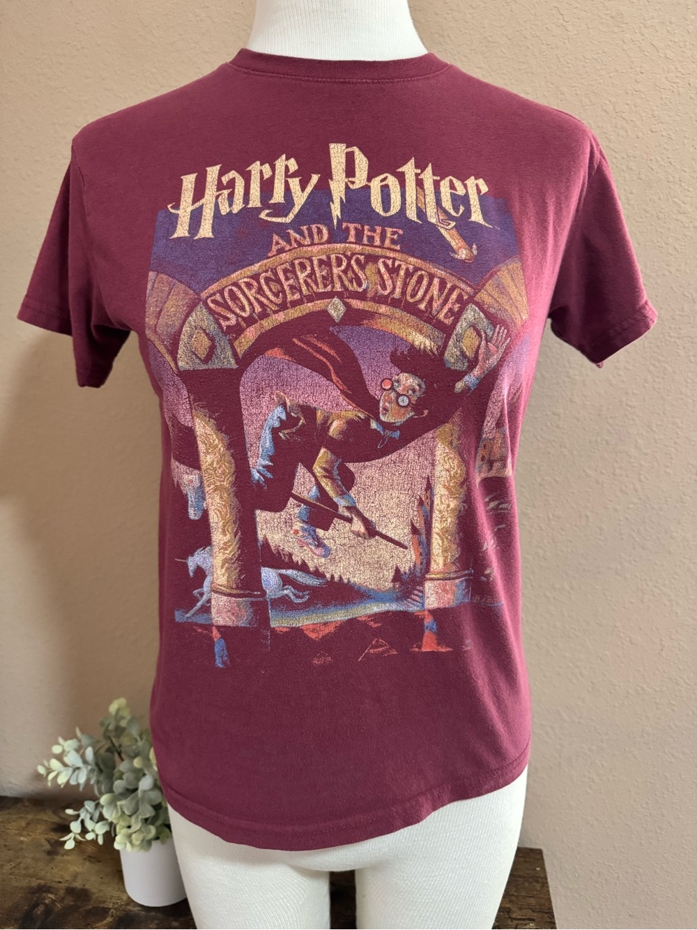 Harry Potter 'Sorcerer's Stone' Graphic Tee - Maroon women’s small